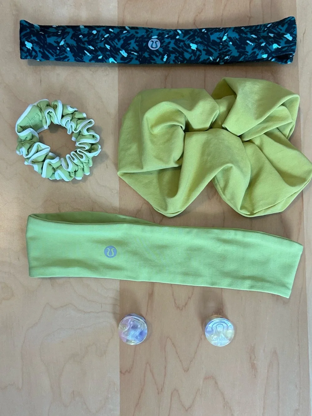Lululemon Headbands, Scrunchies and claw clips Set in Lime and Teal